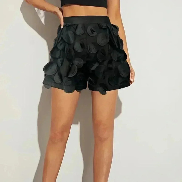 Elegant Patch Pattern Design Shorts - Picture 1 of 4